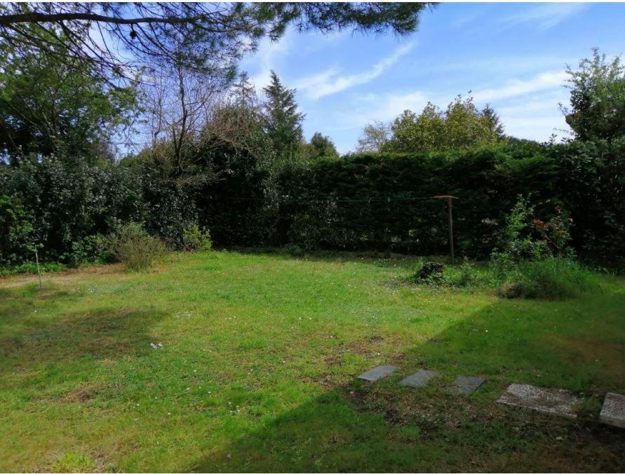 Emplacement De Toile De Tente Dans Jardin Cugand Exterior photo